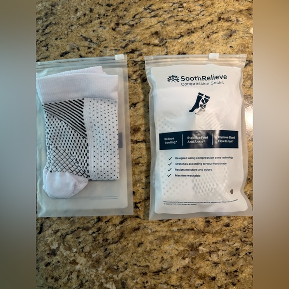 SoothRelieve Compression Socks brand new never worn - Picture 4 of 8